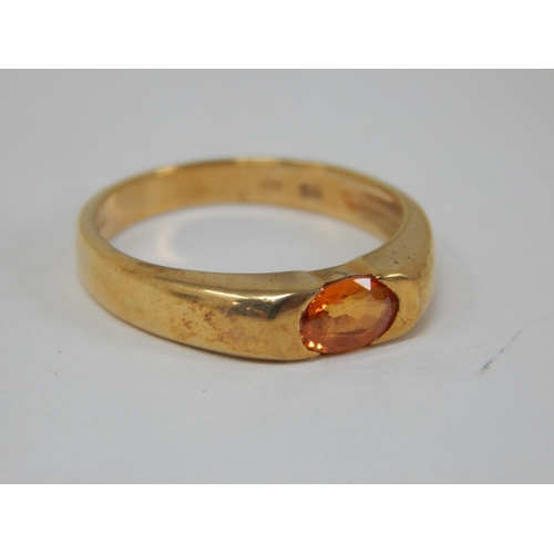 375 - 9ct Yellow Gold Gem Set Ring: Size M: gross weight 2.33g: Presented in Ring Box