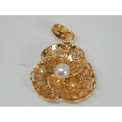 378 - 9ct Yellow Gold Pearl Set Pendant: gross weight 3.78g