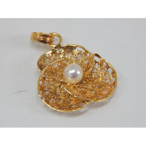 378 - 9ct Yellow Gold Pearl Set Pendant: gross weight 3.78g