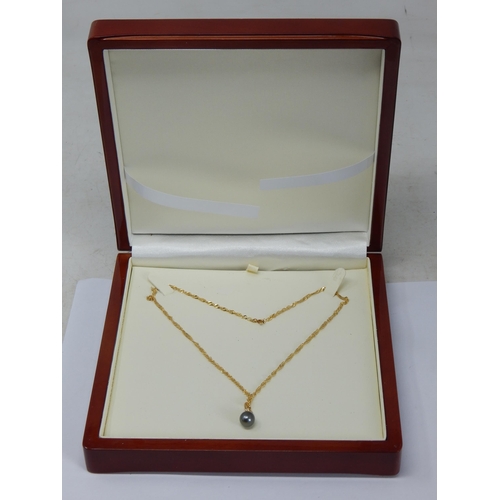 383 - 18ct Yellow Gold Tahitian Pearl Pendant on 9ct Yellow Gold Chain (46cm) in Fitted Presentation Case