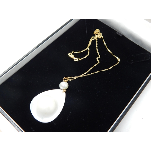 396 - 9ct Yellow Gold Chain (tangled) with Pearl Pendant in Presentation Box