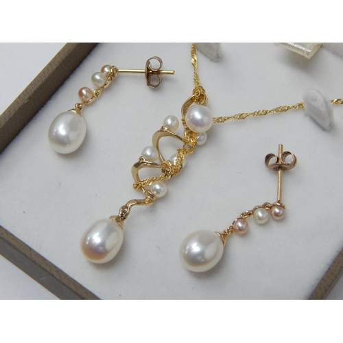 400 - 9ct Yellow Gold Pearl Pendant on 9ct Gold Chain (46cm) with matching 9ct Gold Pearl earrings in Pres... 