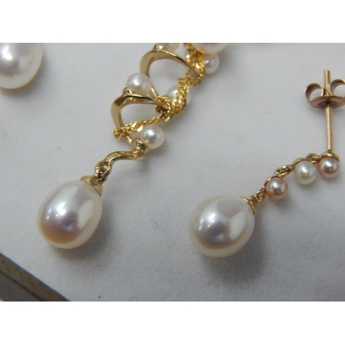 400 - 9ct Yellow Gold Pearl Pendant on 9ct Gold Chain (46cm) with matching 9ct Gold Pearl earrings in Pres... 