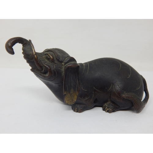 574 - 18th/19th Century Chinese Bronze Figure of an Elephant: Measures 12cm wide