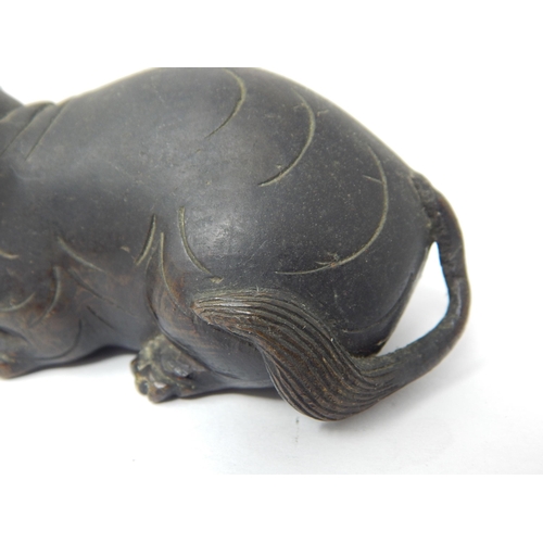 574 - 18th/19th Century Chinese Bronze Figure of an Elephant: Measures 12cm wide