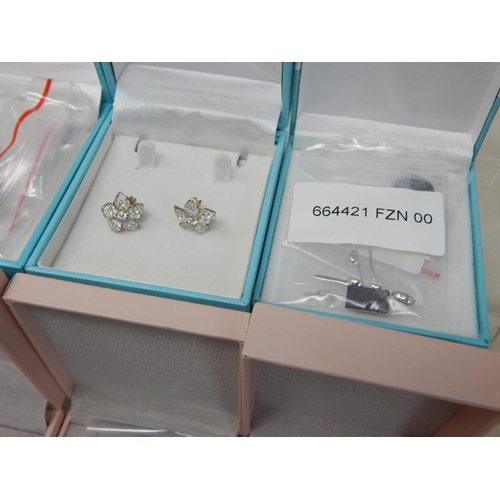 432 - 8 x Pairs of Sterling Silver Earrings in presentation Cases