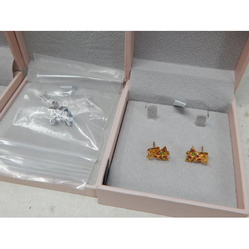 432 - 8 x Pairs of Sterling Silver Earrings in presentation Cases