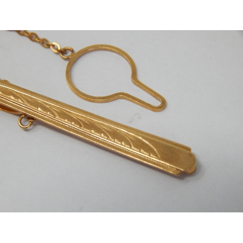 257 - 18ct Yellow Gold Tie Slide with Safety Chain: Width 5.6cm: Weight 3.88g