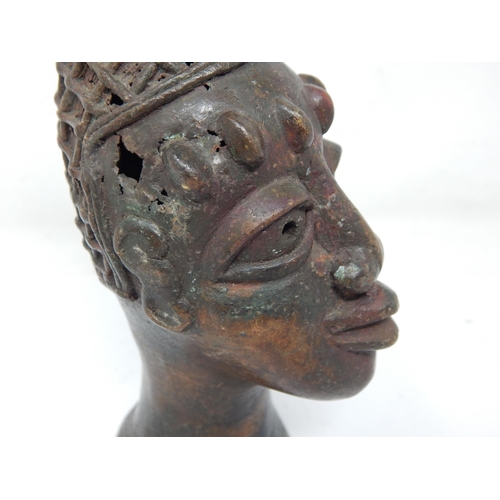 622 - Benin Bronze Head, West Africa: Height 19cm