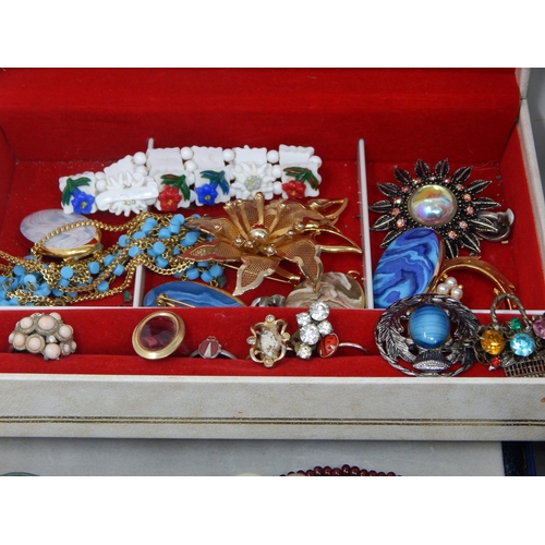 281 - A Large Quantity of Costume Jewellery & Jewellery Boxes (lot)