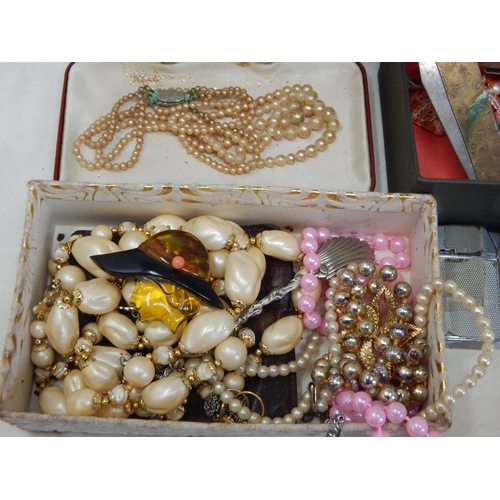 281 - A Large Quantity of Costume Jewellery & Jewellery Boxes (lot)