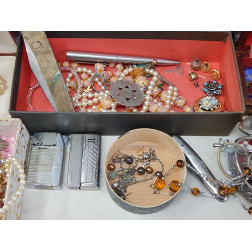 281 - A Large Quantity of Costume Jewellery & Jewellery Boxes (lot)