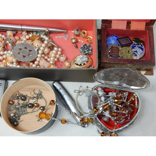 281 - A Large Quantity of Costume Jewellery & Jewellery Boxes (lot)