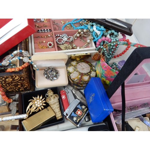 282 - A Large Quantity of Costume Jewellery & Jewellery Boxes (lot)