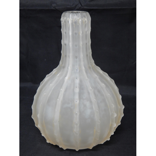 RENE LALIQUE (1860-1945) Dentele Frosted Vase: Designed 1912: Height 18.8cm