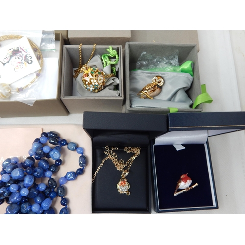 442 - Collection of Freshwater Pearls & Costume Jewellery (lot)