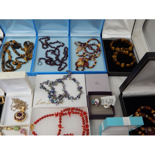 443 - Collection of Freshwater Pearls & Costume Jewellery (lot)