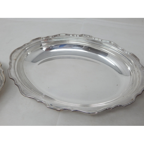 700 - A Good Pair of Silver Entree Dishes of Oval Form with Shaped Rims & Twin Handled Lids: Hallmarked Sh... 