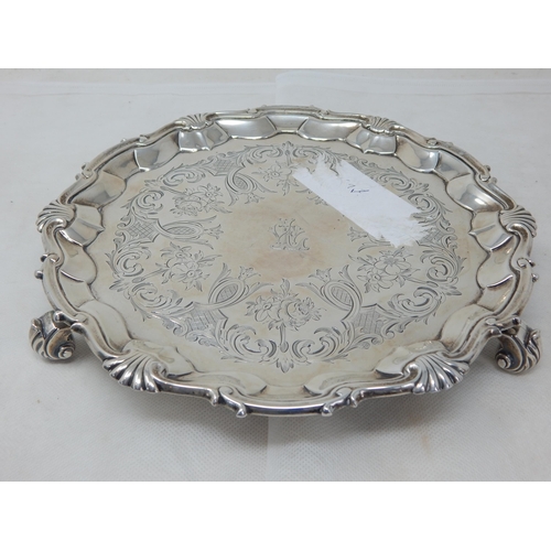 712 - George II Silver Salver: Hallmarked London 1751 possibly by William Justis: 24cm diameter: Weight 48... 