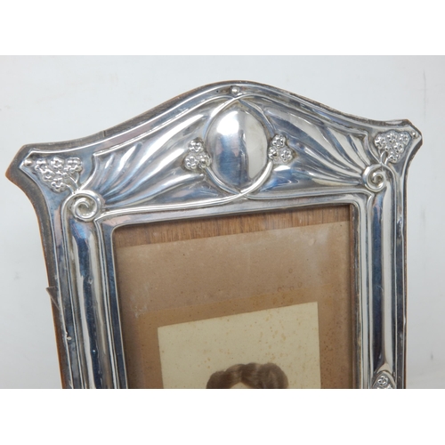 755 - A Good Art Nouveau Silver Easel Photograph Frame: Hallmarked Birmingham 1909 by Broadway & Co: Measu... 