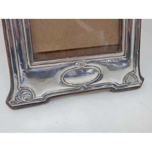 755 - A Good Art Nouveau Silver Easel Photograph Frame: Hallmarked Birmingham 1909 by Broadway & Co: Measu... 