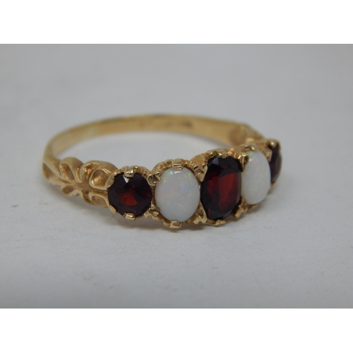 172 - 9ct Yellow Gold Opal & Garnet Set Ring: Size O: Gross weight 2.37g