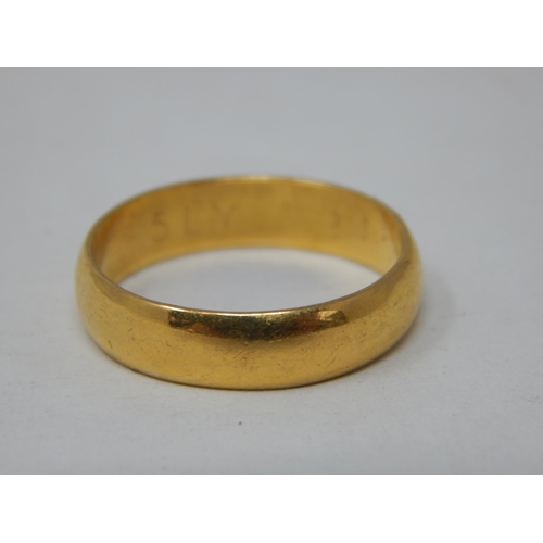 186 - 22ct Yellow Gold Wedding Band: Size N: Weight 4.52g