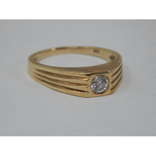 295 - 9ct Yellow Gold Diamond Set Ring: Size O: Gross weight 3.51g