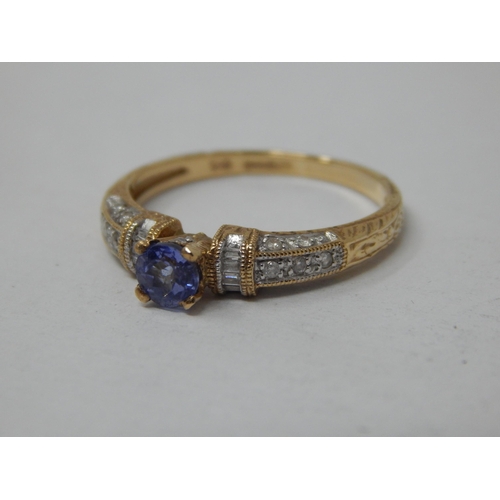 454 - 9ct Yellow Gold Gem Set Ring: Size O: Gross weight 2.28g