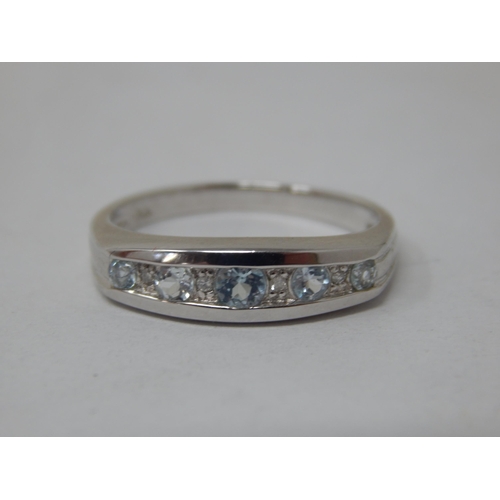 680 - 9ct White Gold Gem Set Ring: Size O: Gross weight 2.91g