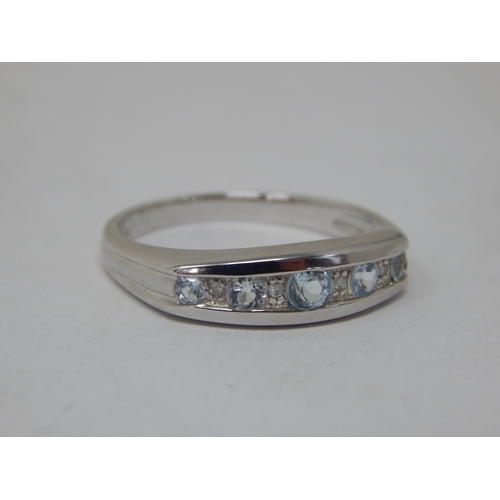 680 - 9ct White Gold Gem Set Ring: Size O: Gross weight 2.91g