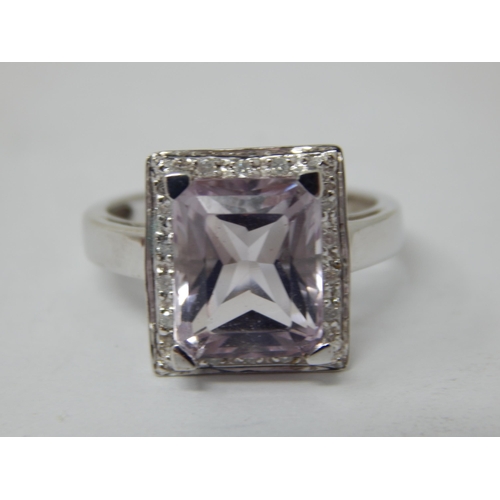 682 - 9ct White Gold Gem Set Ring: Size O: Gross weight 3.54g