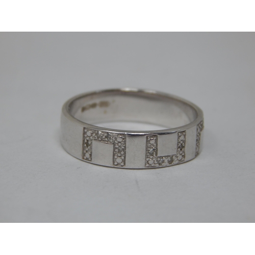 687 - 9ct White Gold Ring: Size O: Gross weight 3.63