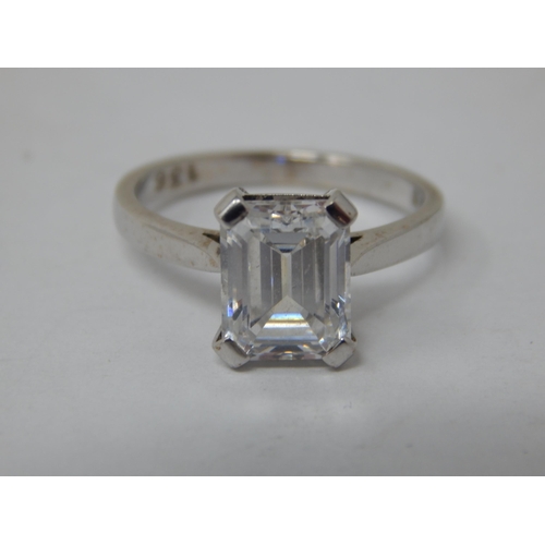 689 - 9ct White Gold Gem Set Ring: Size N: Gross weight 3.35g