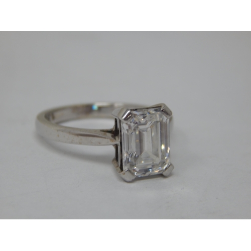 689 - 9ct White Gold Gem Set Ring: Size N: Gross weight 3.35g