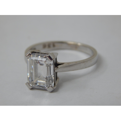 689 - 9ct White Gold Gem Set Ring: Size N: Gross weight 3.35g