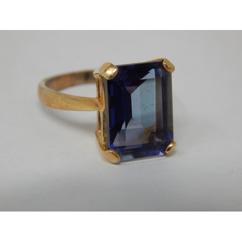 696 - 9ct Yellow Gold Gem Set Ring: Size O: Gross weight 5.44g