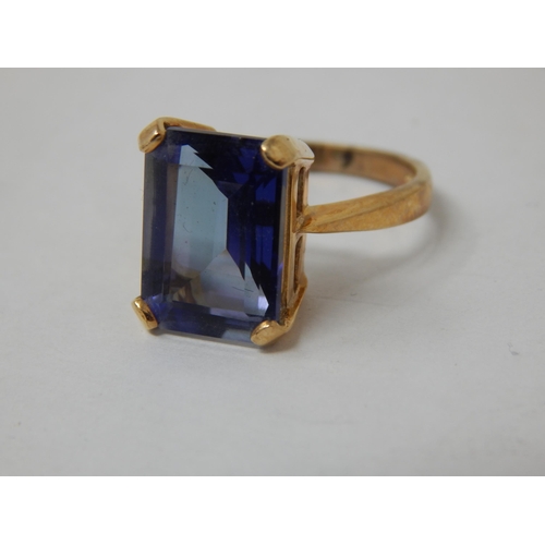 696 - 9ct Yellow Gold Gem Set Ring: Size O: Gross weight 5.44g