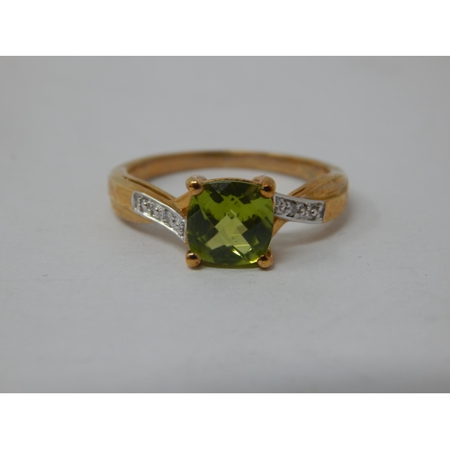 697 - 9ct Yellow Gold Gem Set Ring: Size O: Gross weight 2.84g