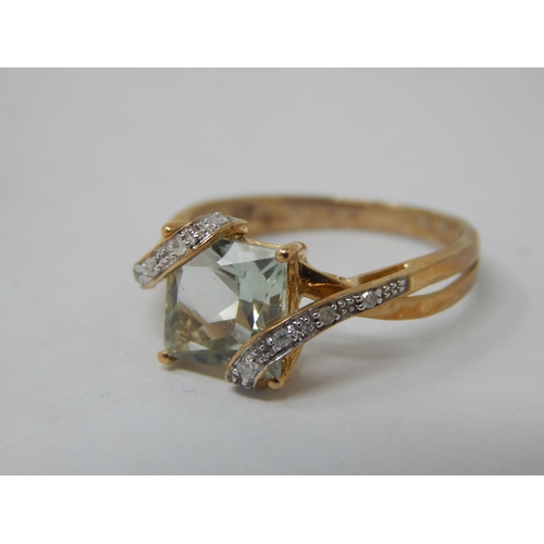 851 - 9ct Yellow Gold Gem Set Ring: Size O: Gross weight 2.80g