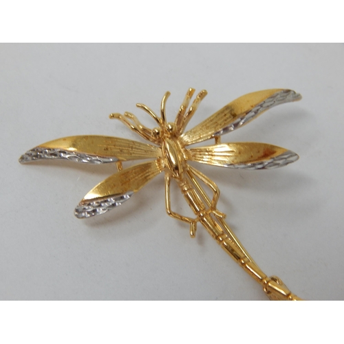 864 - 9ct Yellow Gold Dragonfly Brooch: Length 4cm: Weight 3.48g