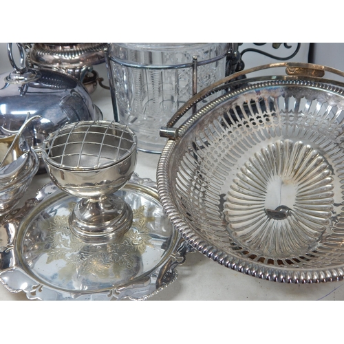 805 - A Quantity of Silver Plated Wares (lot)