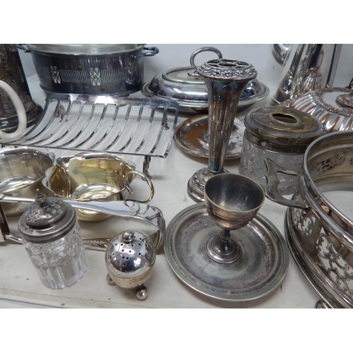 806 - A Quantity of Silver Plated Wares (lot)