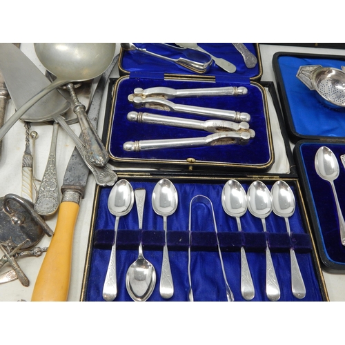 807 - A Quantity of Cased & Loose Silver Plated Flatware (lot)