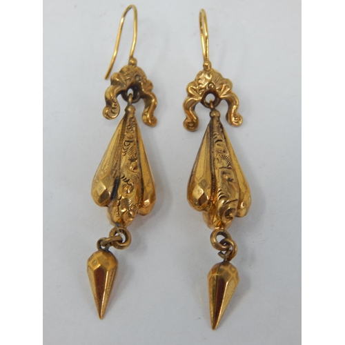 A Pair of Unmarked Gold Earrings: Weight 4.3g