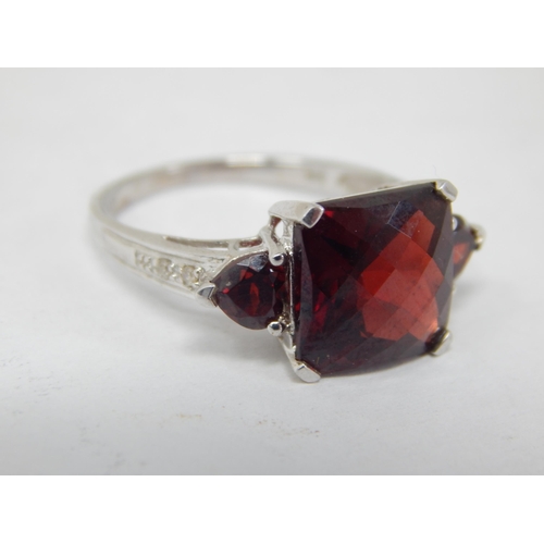 954 - 9ct White Gold Diamond & Garnet Set Ring: Size O: Gross weight 3.6g