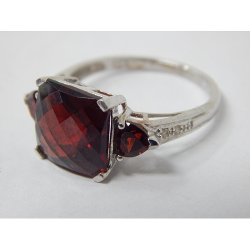 954 - 9ct White Gold Diamond & Garnet Set Ring: Size O: Gross weight 3.6g