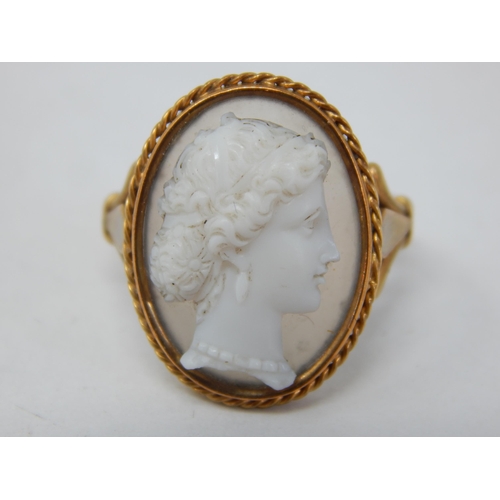 994 - 9ct Yellow Gold Cameo Ring: Size L: Gross weight 4.5g