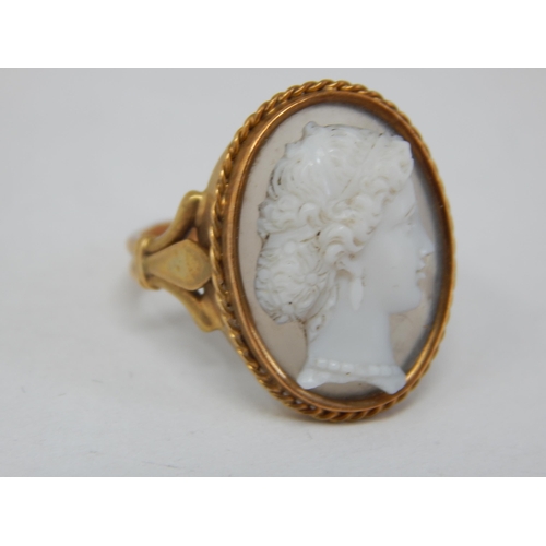 994 - 9ct Yellow Gold Cameo Ring: Size L: Gross weight 4.5g