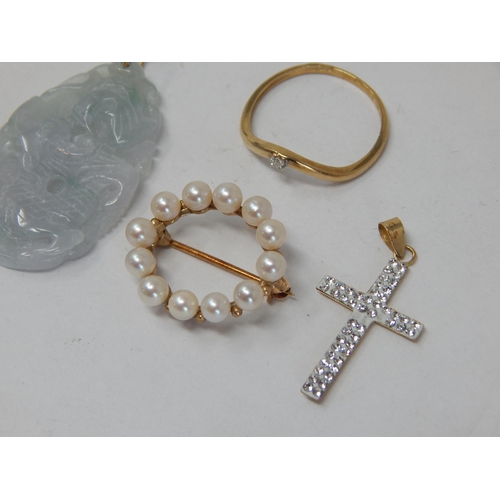 997 - 9ct Gold Cross, 9ct Gold Pearl Brooch & 9ct Gold Ring: Gross weight 3.5g together with a Jade Pendan... 